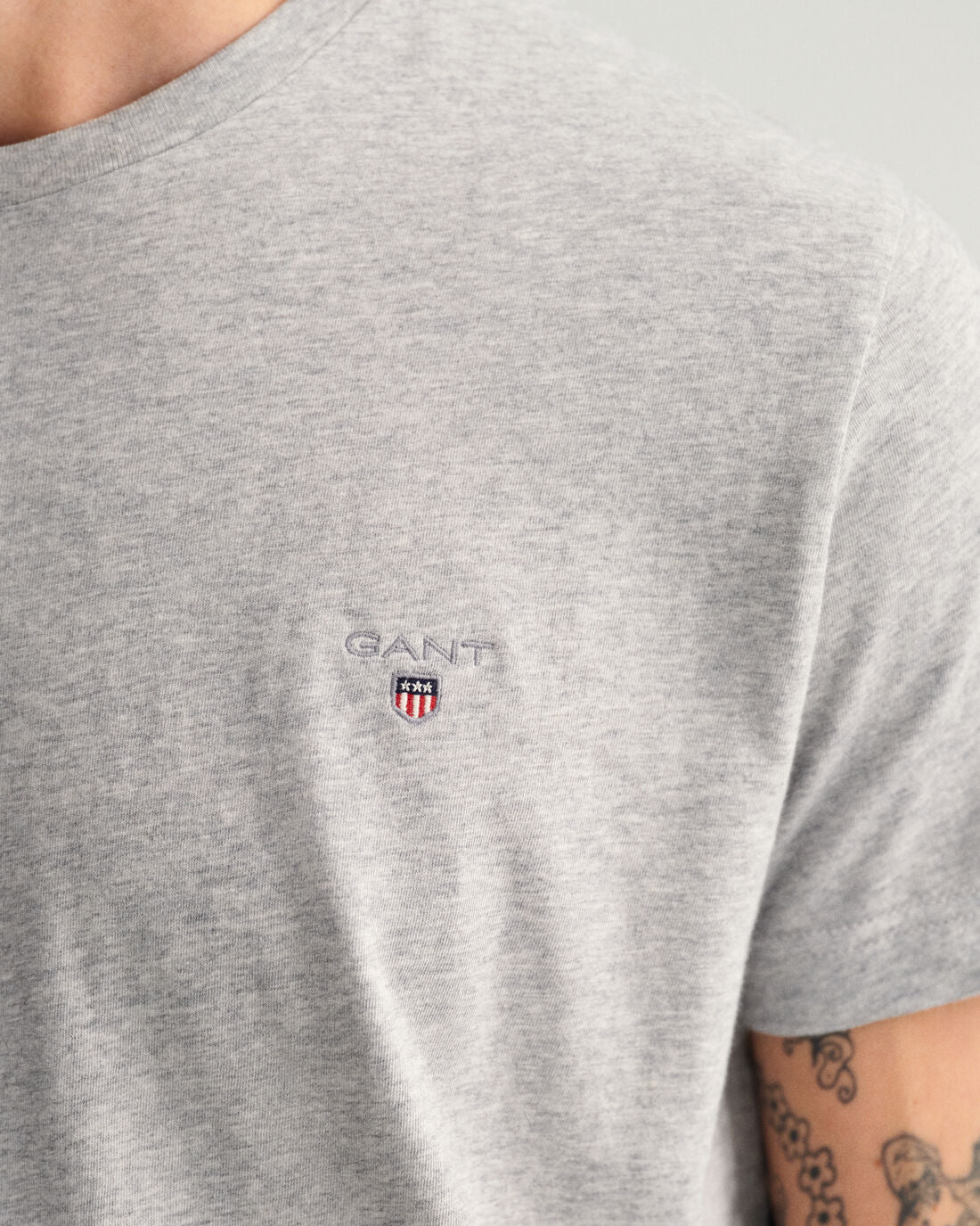 Μπλουζάκι λαιμοκοψη Gant - Γκρι